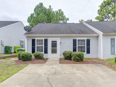 209 Hounds Ct N