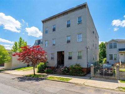 76 Grove Ave