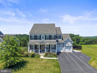 Property at 100 Hollyhock Dr, Manchester, PA