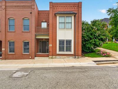 107 E Main St