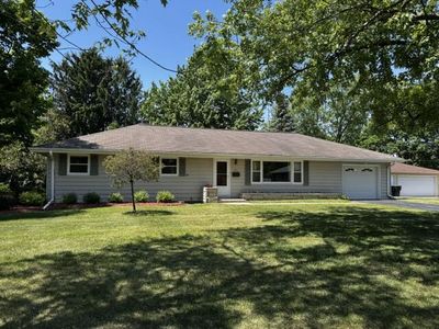 921 Robins LANE