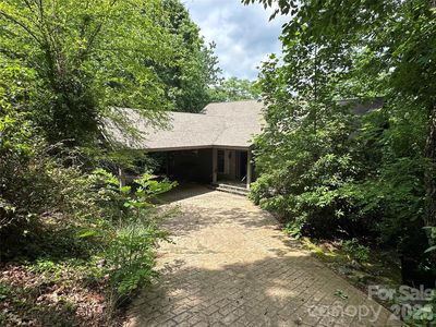 880 W Rochester Dr