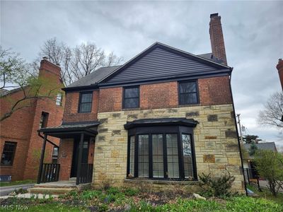 2584 University Blvd