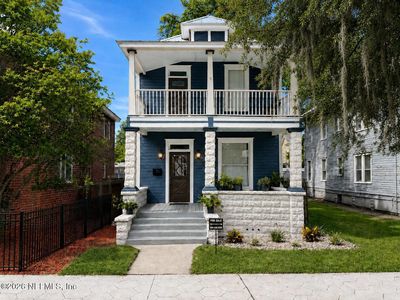 135 E 4TH Street