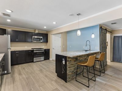 3203 Shady Springs