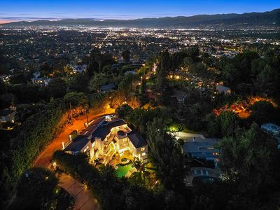 3511 Berry Dr
