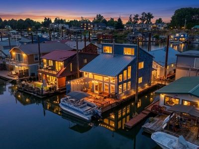 534 NE Tomahawk Island Dr