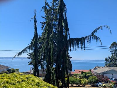 327 Priest Point Drive NW