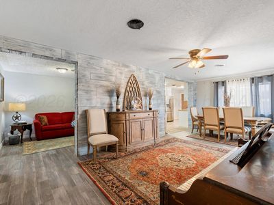 938 W Central Ave