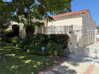 909 S Cochran Ave