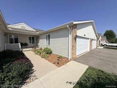 836 Crystal Ln
