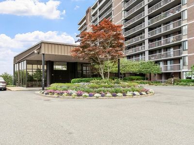 40 Village Rd #910