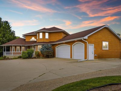 709 Lake Ridge Dr