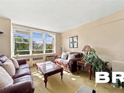 1530 E 8th St APT 4P