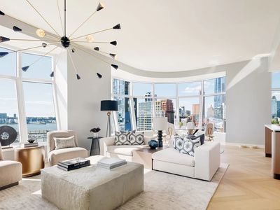 515 W 18th St APT 2104