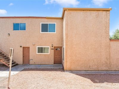 579 Roxella Ln APT B