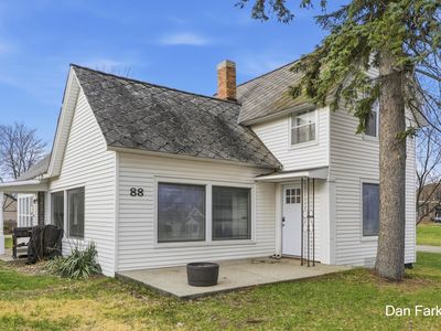 88 W Muskegon St NE