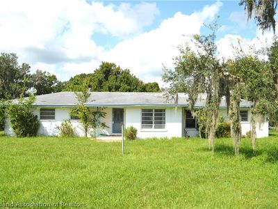 Property at 301 W Lemon St, Bowling Green, FL