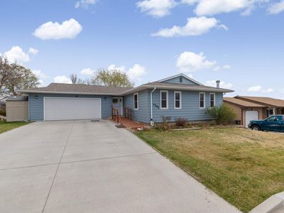 3702 Parkview Dr