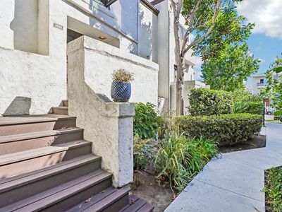 3922 Voltaire St