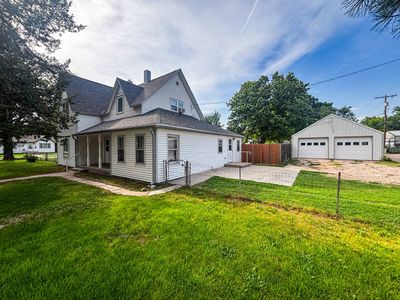 216 W 4th St