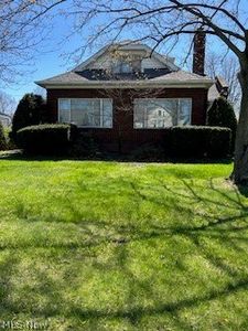 1444 E Erie Ave