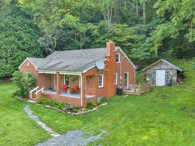 50 Pleasantville Lane