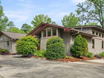 747 Crest Ln