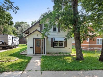 219 8th St SE