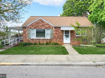 403 E Maple St