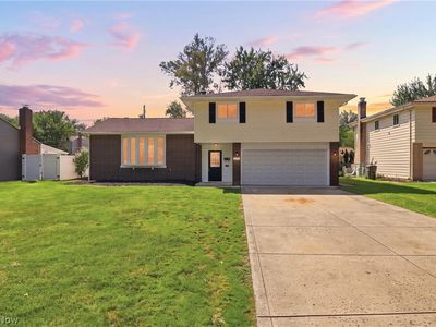 Property at 6126 Park Ridge Dr, North Olmsted, OH