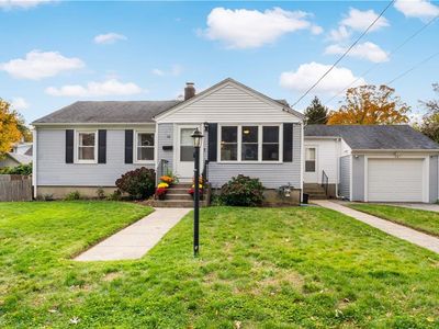 52 Merle St