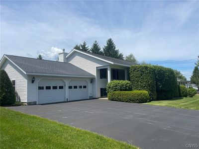 576 Stoneleigh Rd