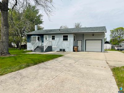 810 E Hermosa Dr