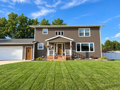 Property at 819 Crestview Dr, Webster City, IA
