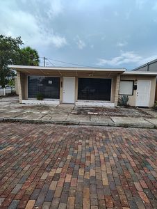Property at 716 1st Ave SW, Largo, FL