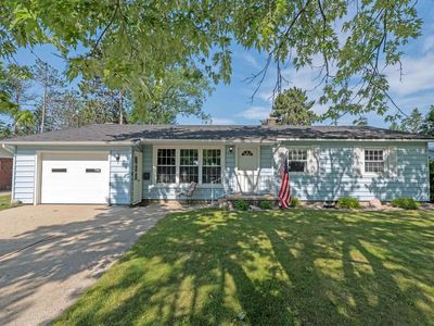 425 Leeson Ave