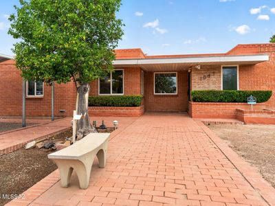 1047 E Hedrick Dr