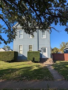 2046 W 2nd St