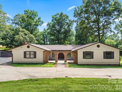 4024 Wandering Ln NE
