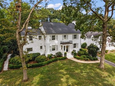 628 Roslyn Rd