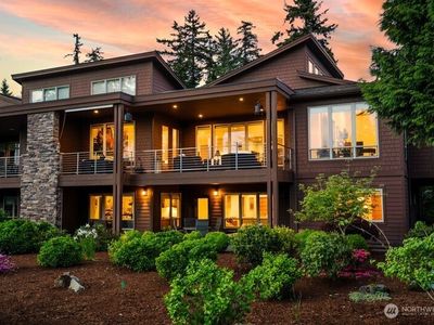 8775 Club House Point Drive