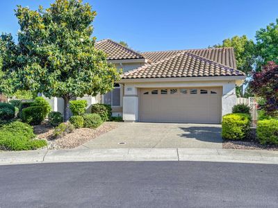325 Roundhill Ct