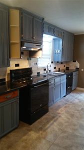 8106 Lorrie Dr