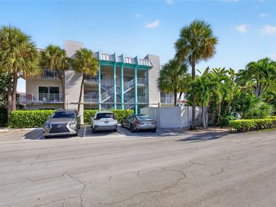 2715 NE 49th St APT 103