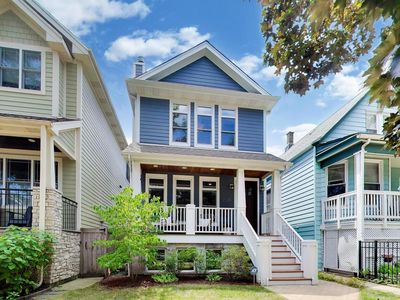 2229 W Farragut Ave