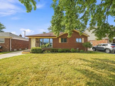 Property at 17824 Airport Rd, Fraser, MI