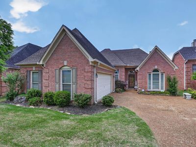 1037 Mirror Lake Ln