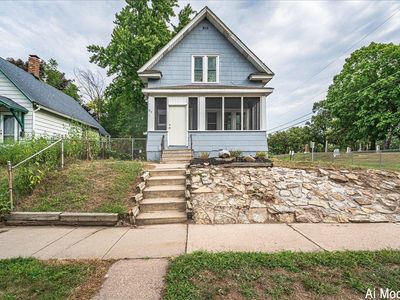 35 Manitoba Ave