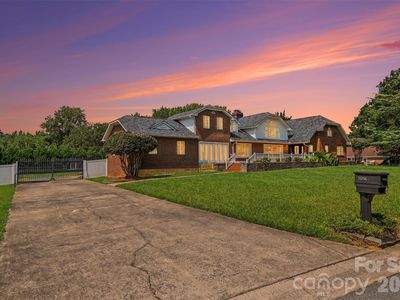 5914 Hanna Ct